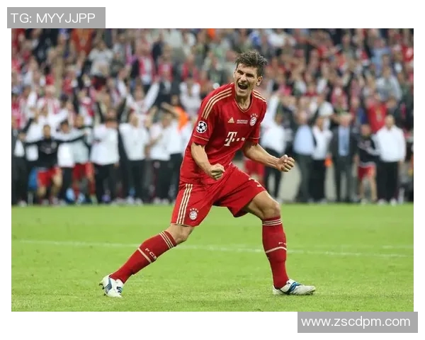 莱万领衔球队新征程展现超凡实力与团队默契的完美结合